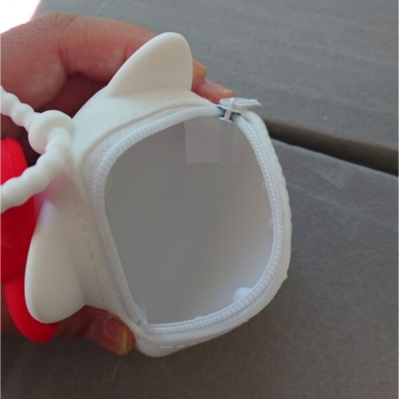 Hello Kitty Q uncle silicone coin purse keychain clip - Picture 4 of 11